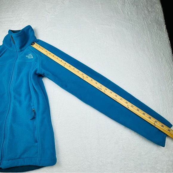 The North Face Zip Up Teal Fleece Jacket. Women’s size XS. Side zipper pockets. - Picture 4 of 7
